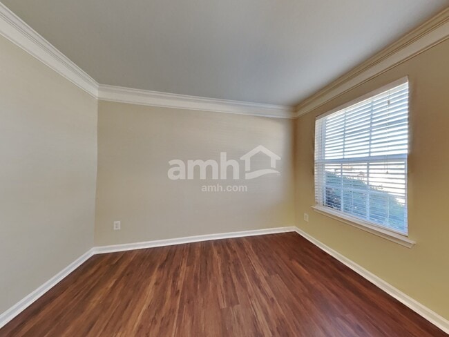 Foto del edificio - 248 Glenn Allen Rd