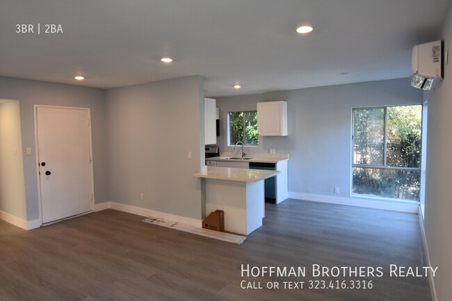 Building Photo - 2051 S Corning St