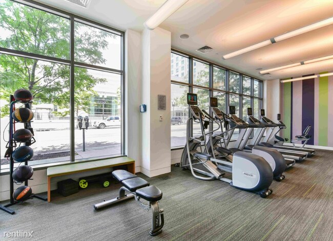 Foto del edificio - 1 br, 1 bath Apartment - 415 D St Unit 100