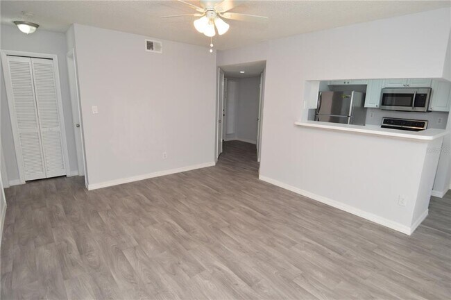 Foto del edificio - 8635 Mallard Reserve Dr