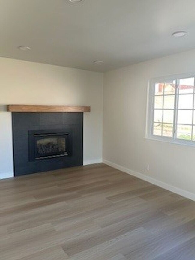 Foto del edificio - Newly remodeled three bedroom two bath.