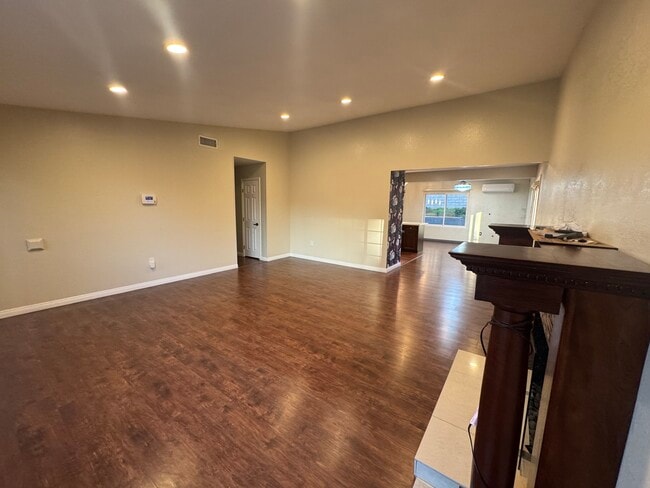 Building Photo - 4704 Fox Glen Ave