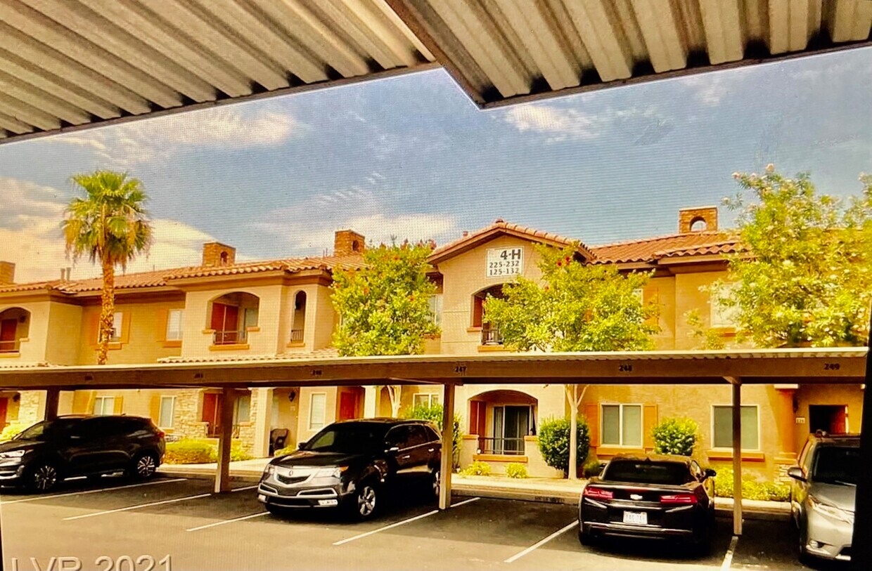 Building Photo - 7701 W Robindale Rd
