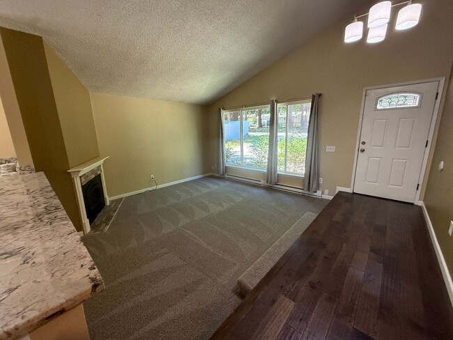 Building Photo - Beautifully remodeled tri-level home in Illahee.
