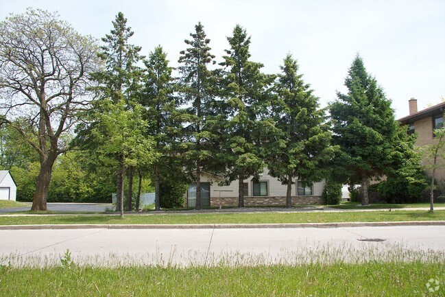 Building Photo - 3246 S 92nd St