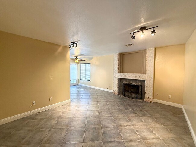 Foto del edificio - STUNNING 4BD/2.5BA SUMMERLIN CUL-DE-SAC HOME WITH POOL! MOVE IN BONUS!!