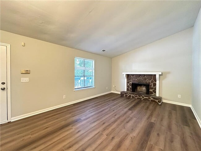 Foto del edificio - 2496 Landington Way NW