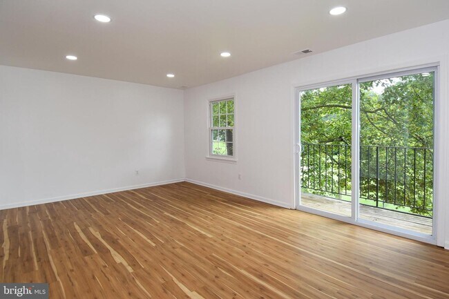 Building Photo - 6429 Fenestra Ct