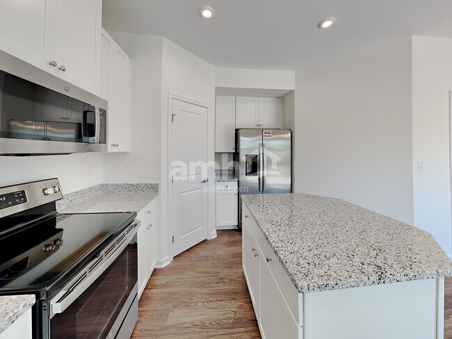 Foto del edificio - 648 Hamilton Park Dr