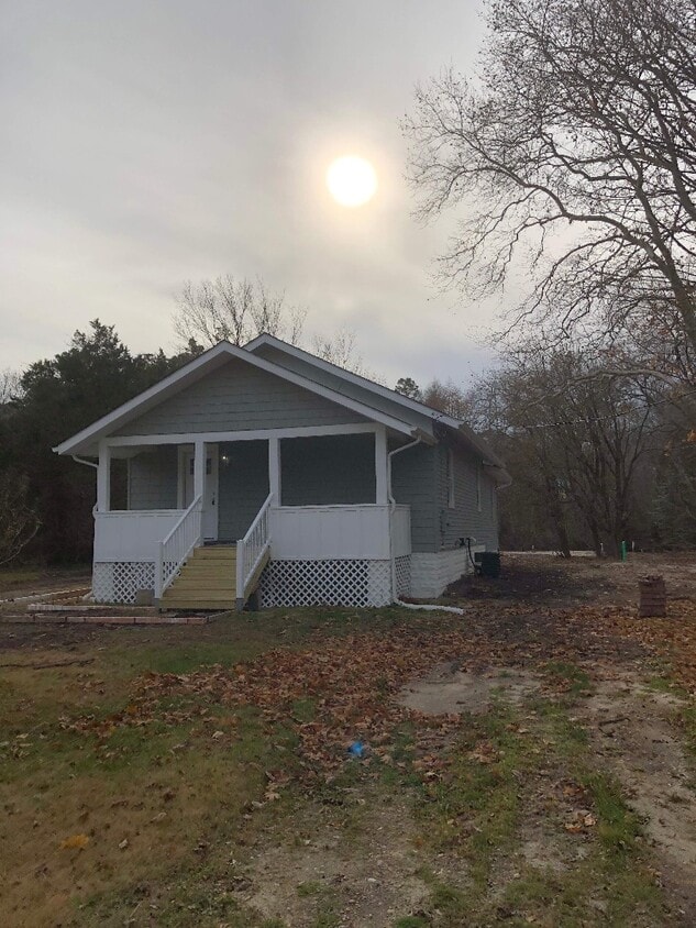 Primary Photo - 906 Duerer St