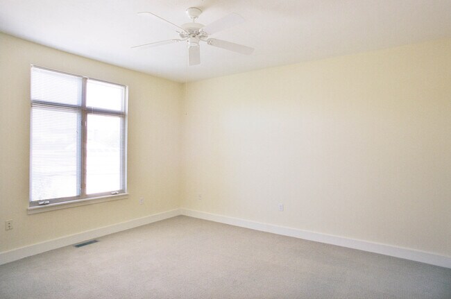Building Photo - 247 Carron St
