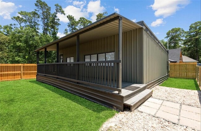 Building Photo - 10880 Sleepy Hollow Rd