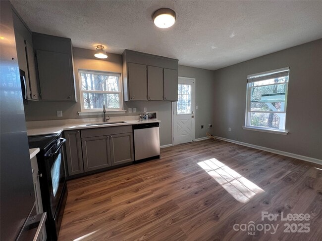 Building Photo - 407 Stirrup Ct