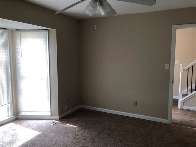 Foto del edificio - 3-bedroom Town Home --Available February 1...