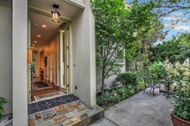 Building Photo - 4115 E Galer St
