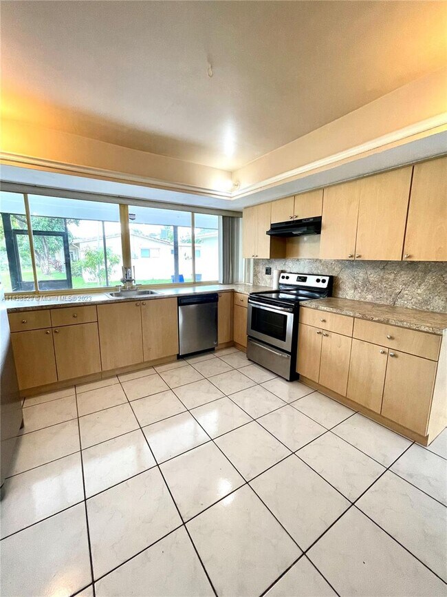 Foto del edificio - 5115 W Park Rd
