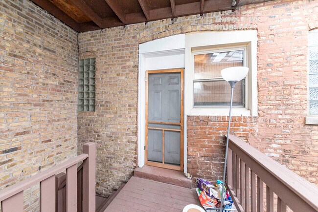 Building Photo - 2021 N Leavitt St