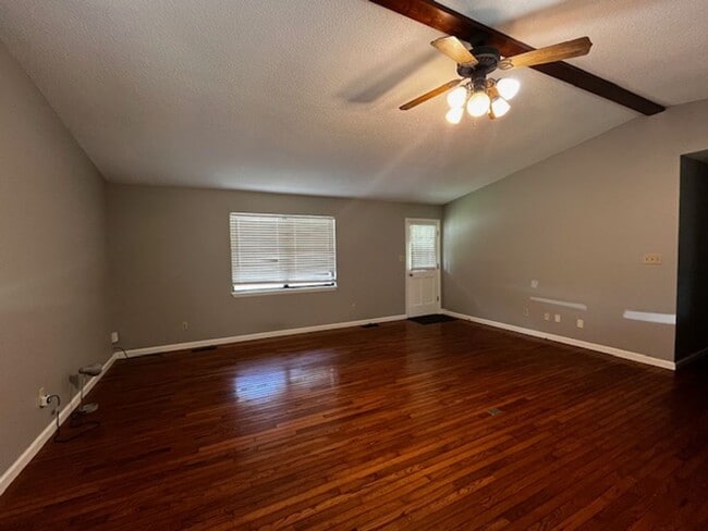Building Photo - 2 Bedroom 1 Bath House