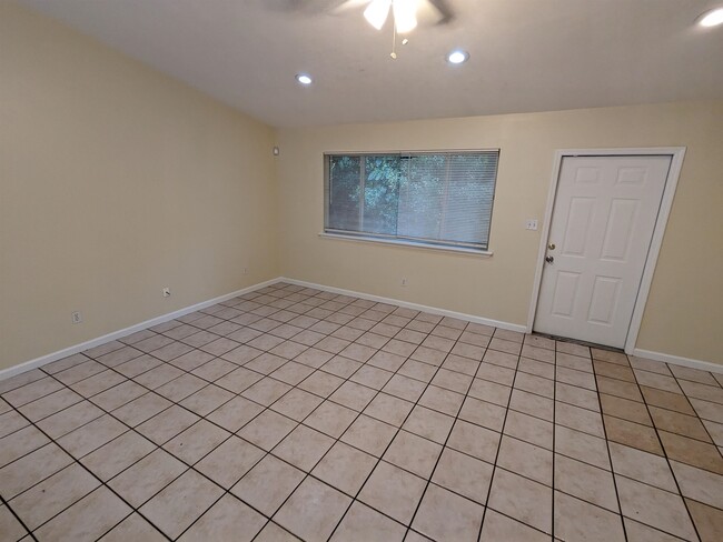 Foto del edificio - 728 W Brevard St
