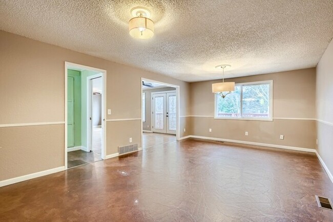 Building Photo - 11612 100th Ave Ct E, Puyallup, WA, 98373