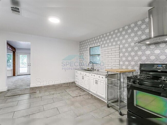 Building Photo - 5809 Houghton Ave
