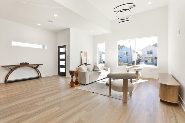 Foto del edificio - 8133 Cabot St