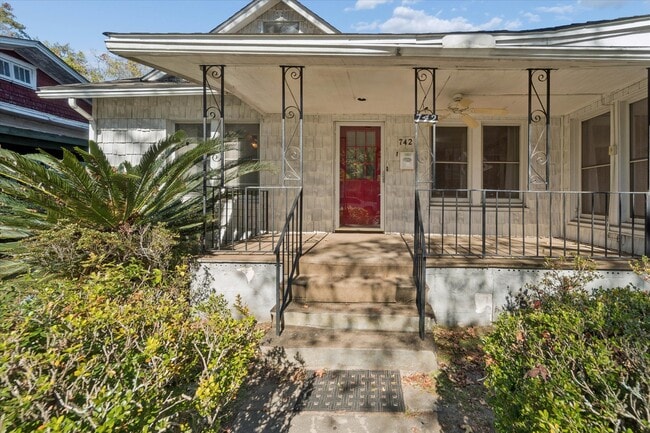 Foto del edificio - 742 E Park Ave