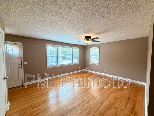 Building Photo - 1727 Sandra Dr