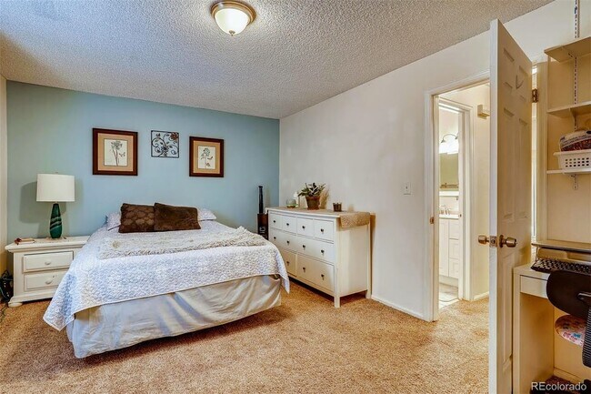 Foto del edificio - 4561 S Lowell Blvd
