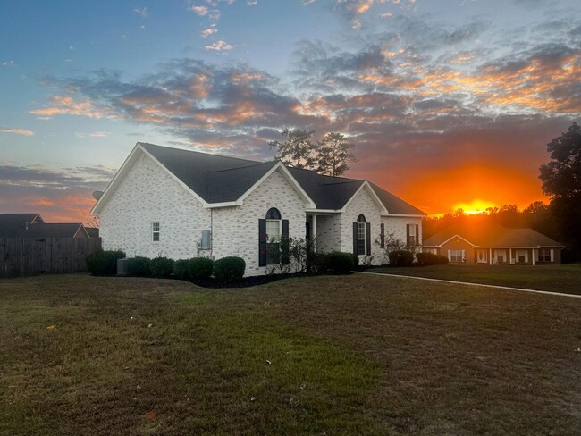 Building Photo - Fountain Crest Subdivision!