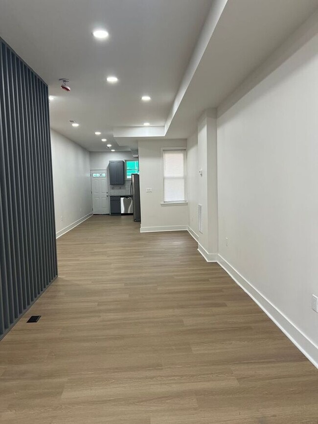 Building Photo - 3 bedrooms 2 bathrooms, 21218