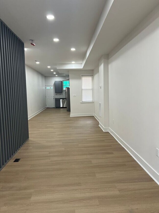 Foto del edificio - 3 bedrooms 2 bathrooms, 21218