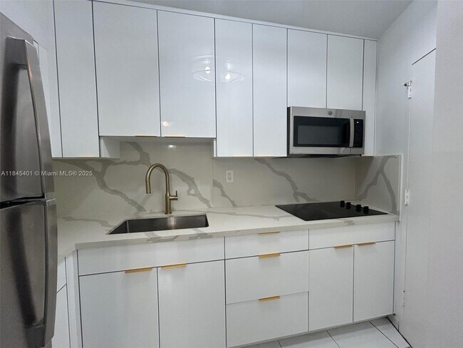Foto del edificio - 2899 Collins Ave