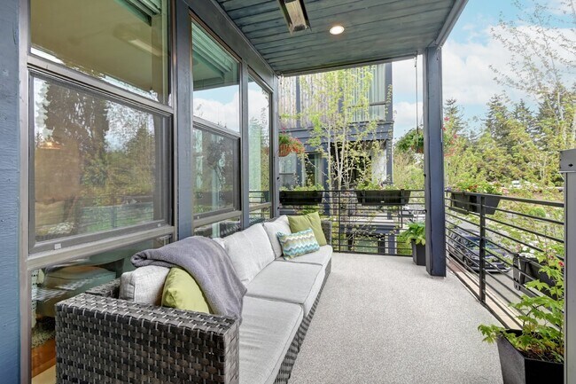 Building Photo - Spacious 4-Bedroom Townhouse at 9604 Main ...