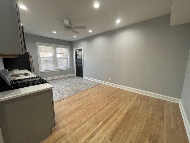 Foto del edificio - 4247 W Division St