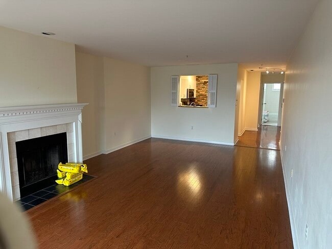 Building Photo - 6 Canal Park