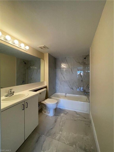 Foto del edificio - 1205 Wildwood Lakes Blvd