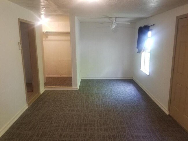 Foto del edificio - 315 W University Ave