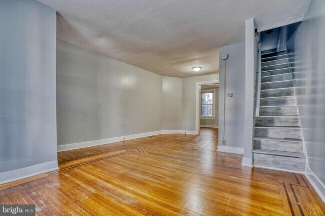 Foto del edificio - 2335 Edmondson Ave