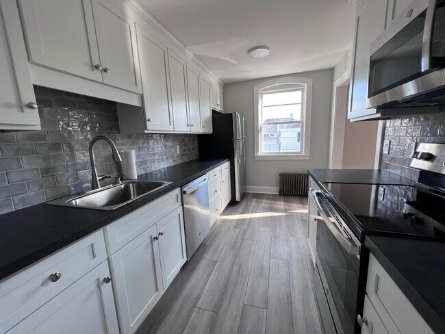 Building Photo - 444 Lafayette Rd