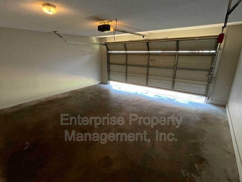 Building Photo - 7901 Deer Trail Ln