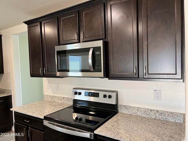 Building Photo - 1528 E Saladino Dr