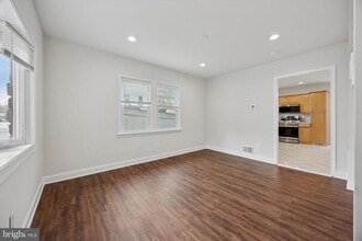 Building Photo - 271 Monroe St