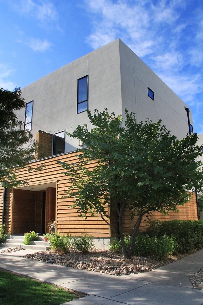 "Charming 2-Bed, 3-Bath Urban Retreat with... - "Charming 2-Bed, 3-Bath Urban Retreat with... Apartment