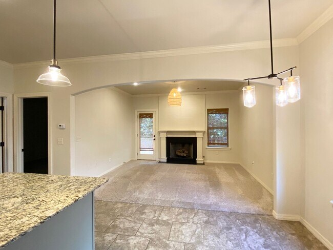 Building Photo - Three Bedroom Home- Available in Fayettevi...