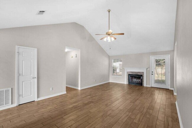 Foto del edificio - "Charming 3-Bed Retreat with 2 Full Baths in Fort Walton Beach!"