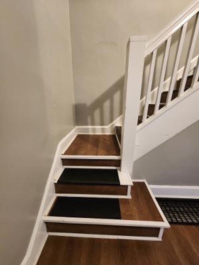 Foto del edificio - One Bedroom Duplex Home Near S Keystone Ave & Prospect St