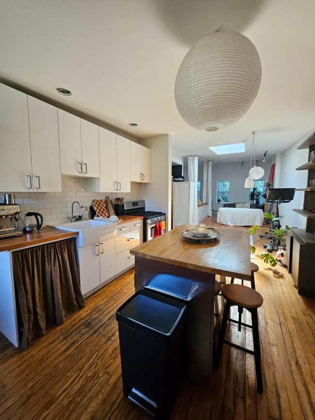 Building Photo - Welcome to Carroll Gardens!