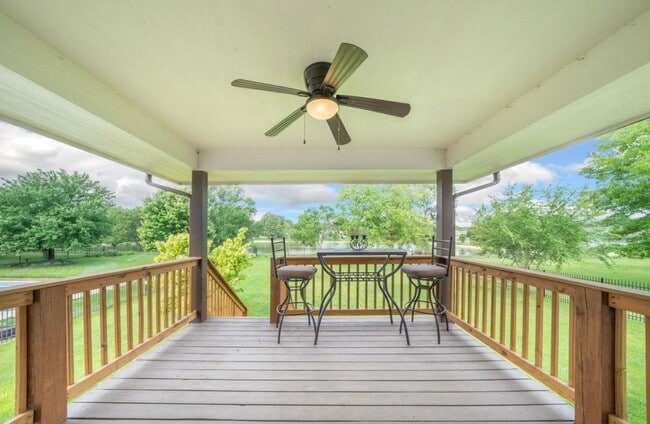 Foto del edificio - 421 Stoney Point Cir