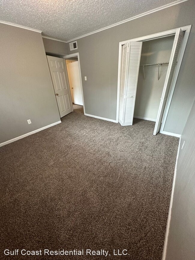 Building Photo - 4 br, 3 bath House - 8824 Mermaid Ave.